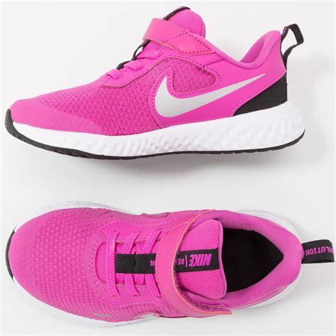 scarpe da ginnastica nike.